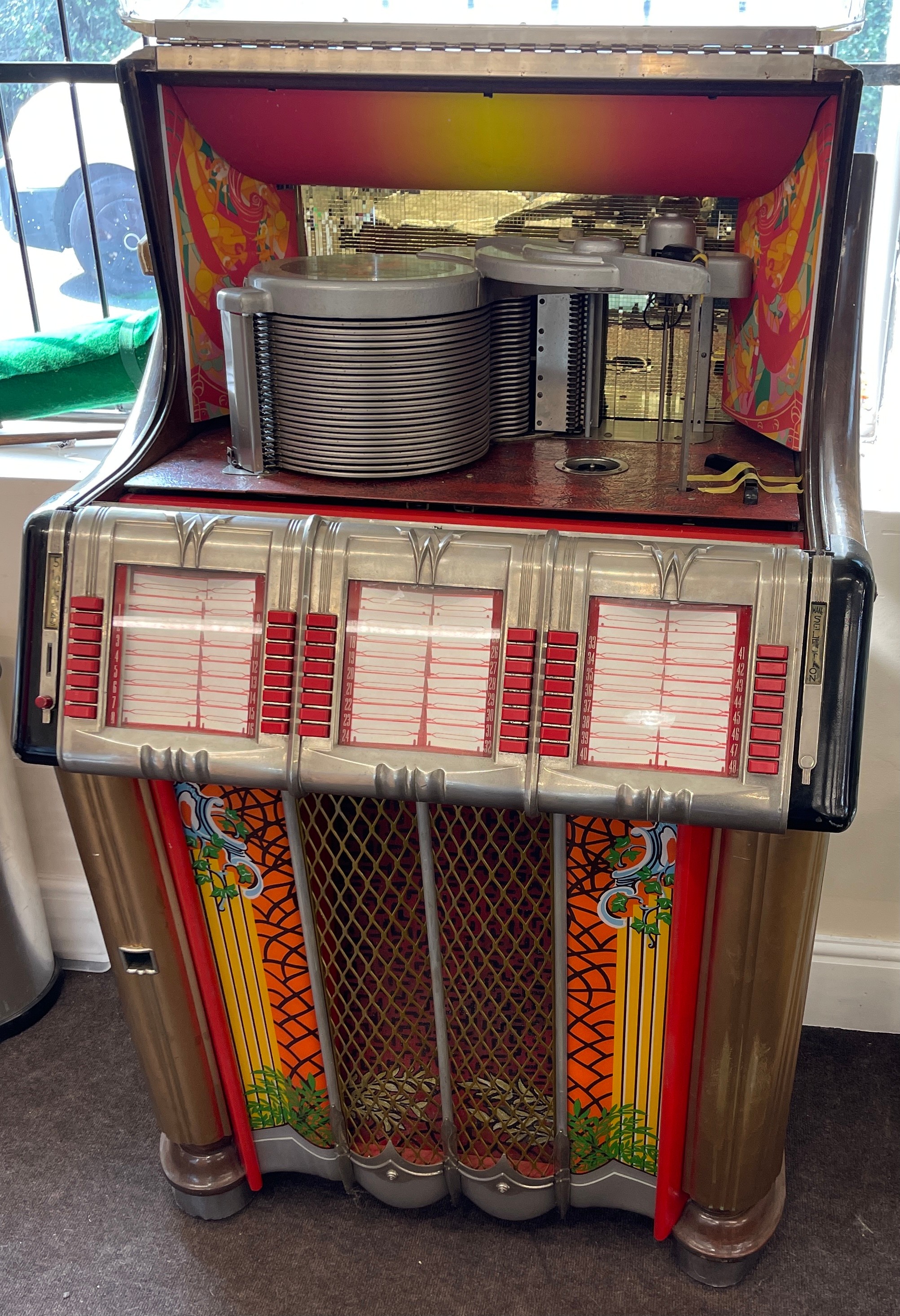 An Original 1950's Wurlitzer 1250 Jukebox, working order however in need of new playing lever