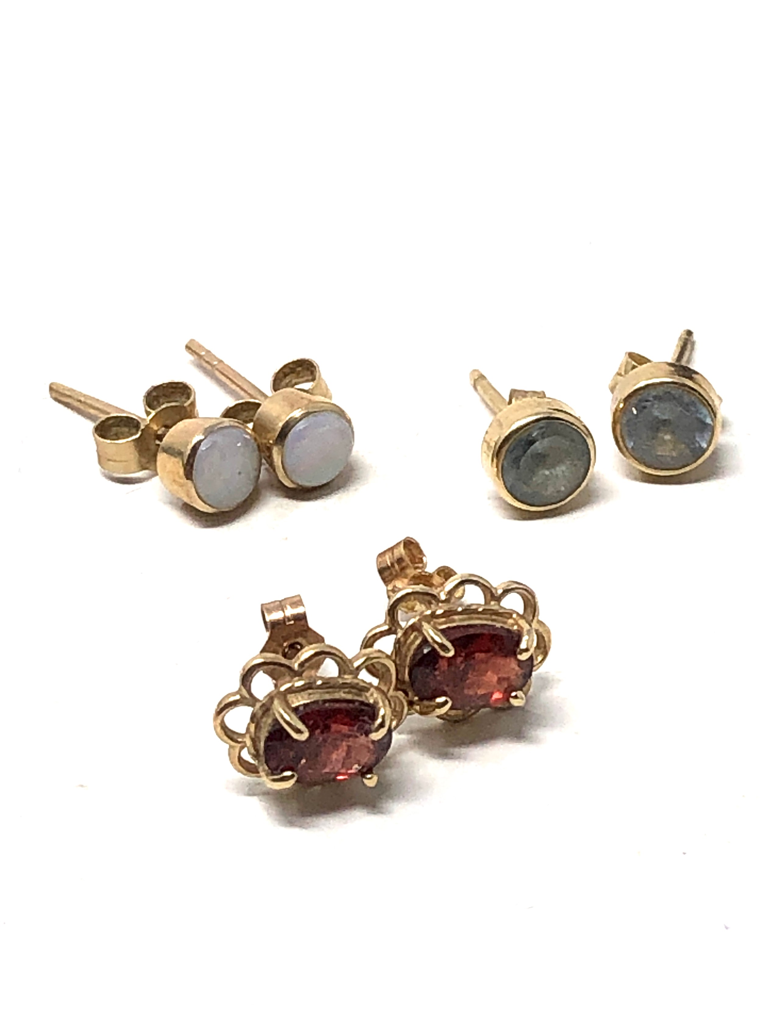 3 x 9ct gold paired gemstone stud earrings inc. topaz, garnet & opal (2.3g) - Image 2 of 2