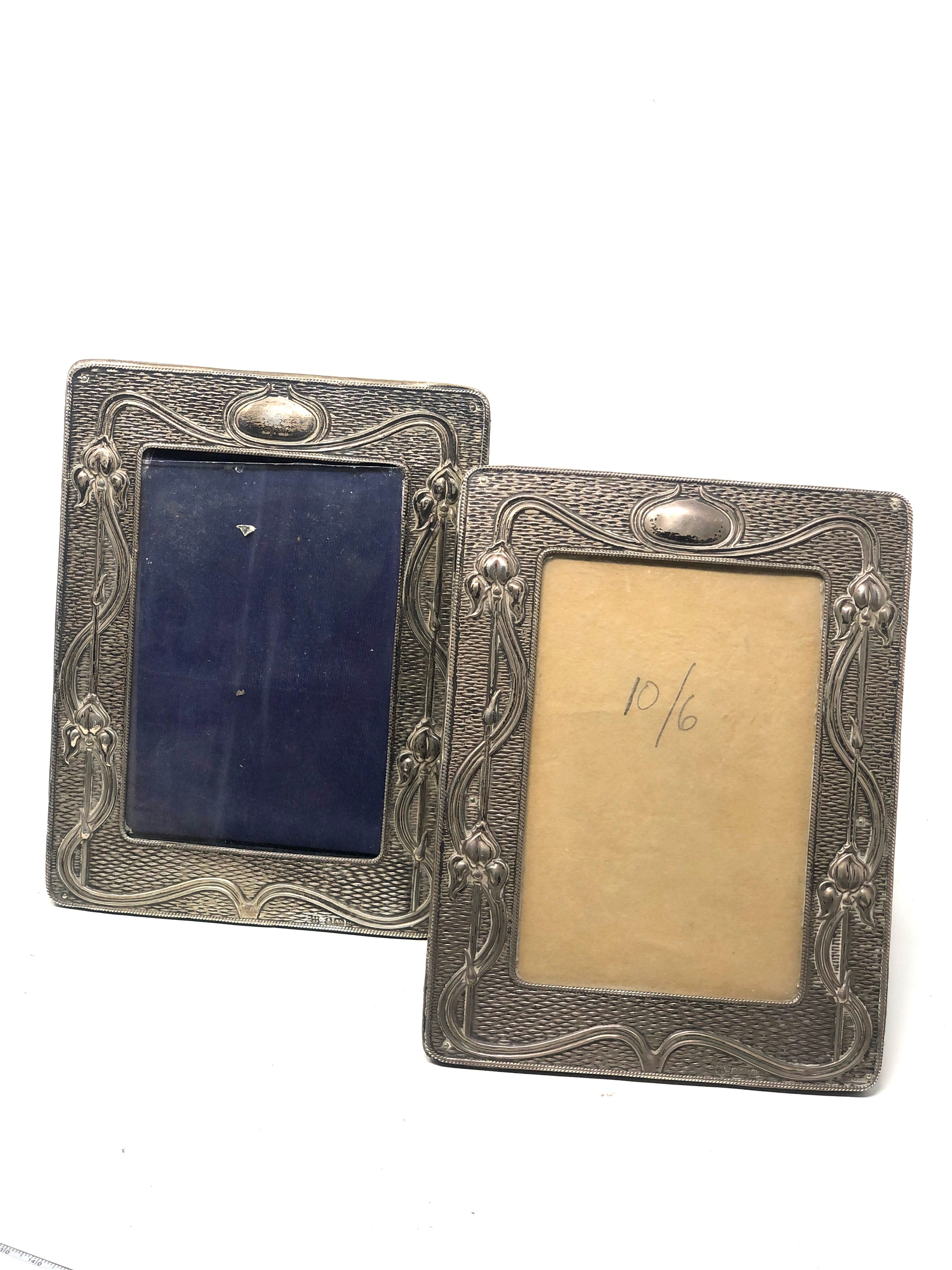 Vintage pair of silver picture frames measure approx 18cm by 14cm