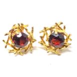 9ct gold garnet coral reef stud earrings (3.1g)