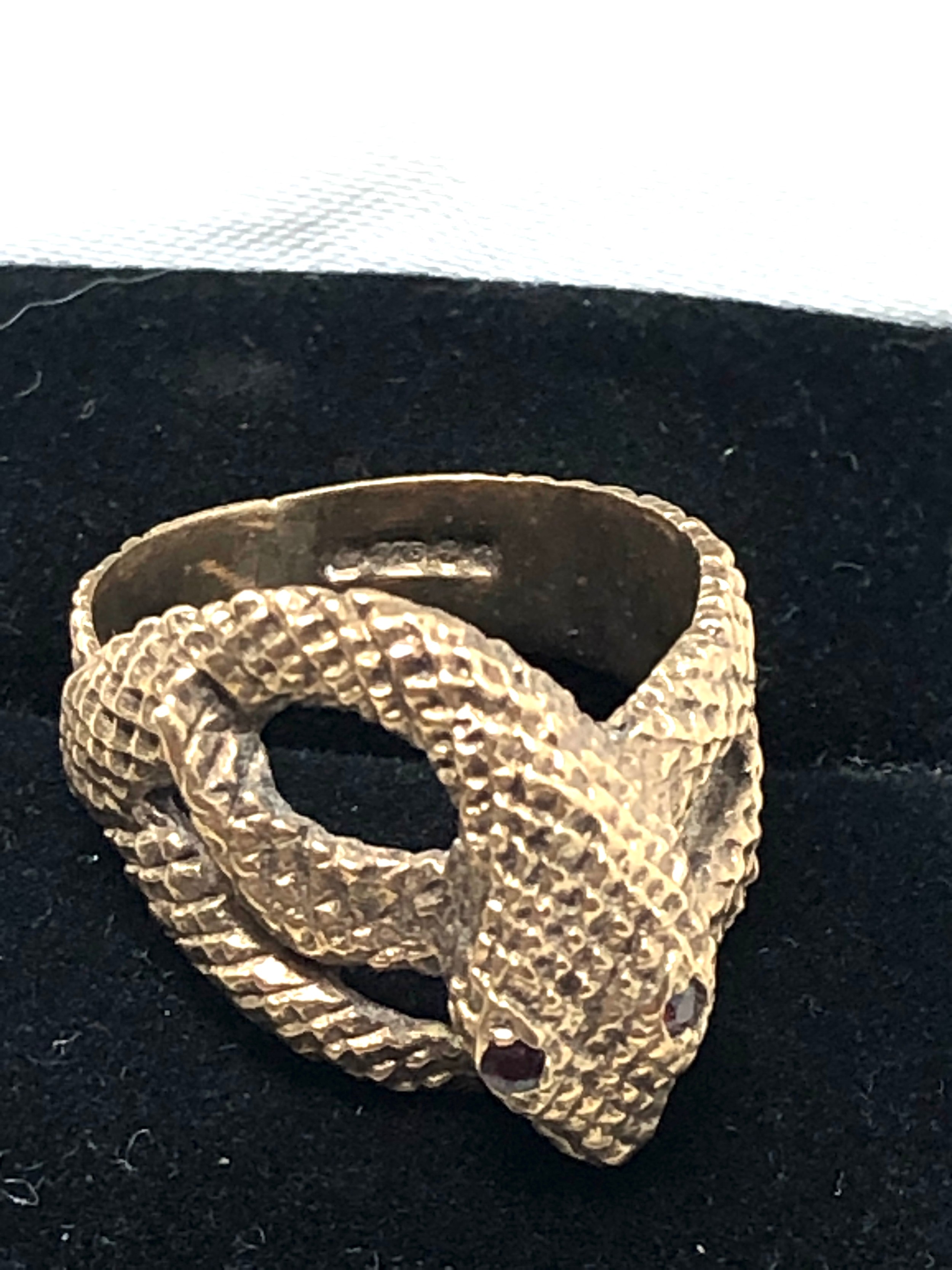 9ct gold vintage garnet eyes snake coil ring (5.1g)