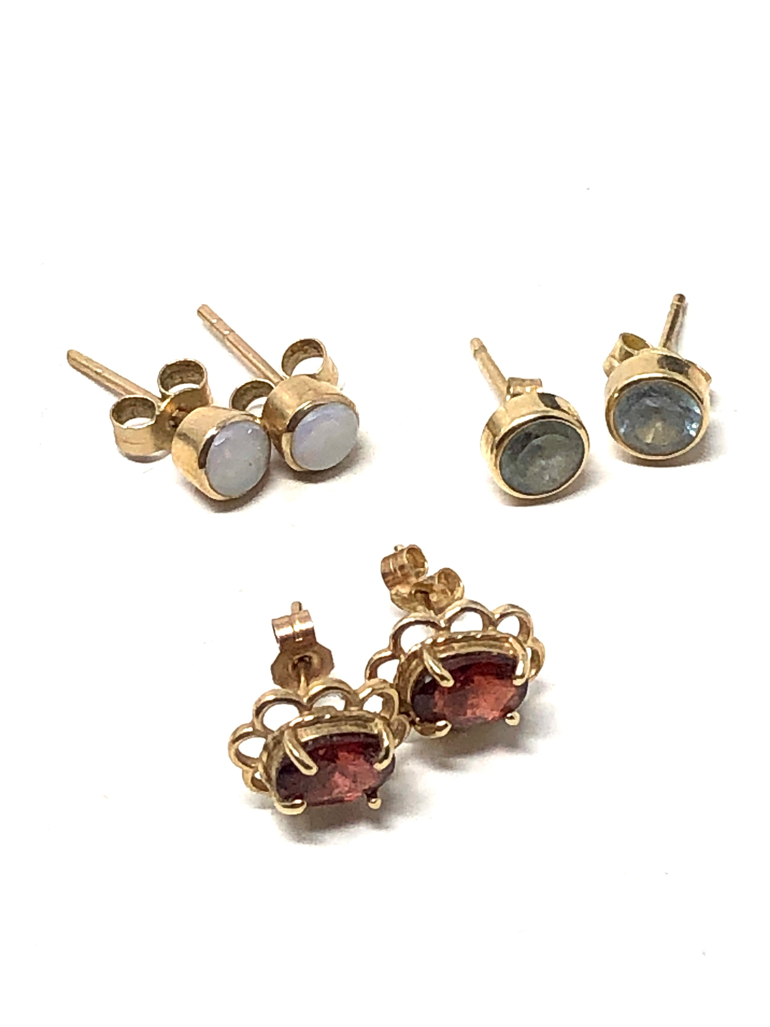 3 x 9ct gold paired gemstone stud earrings inc. topaz, garnet & opal (2.3g)
