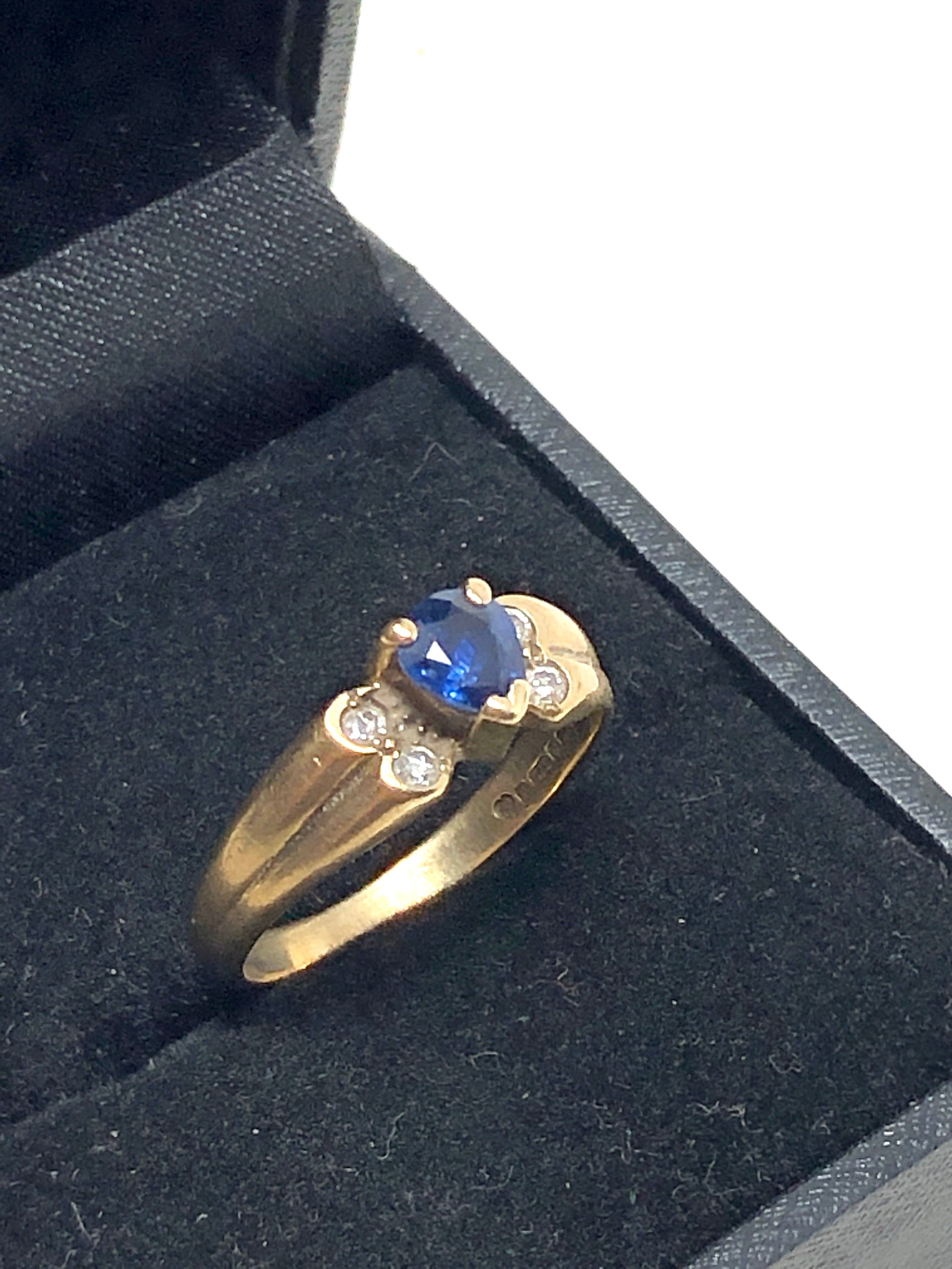 9ct gold sapphire & diamond cluster dress ring (3g)