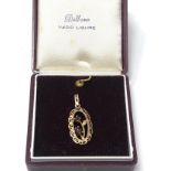 9ct gold garnet set pendant weight 0.8g