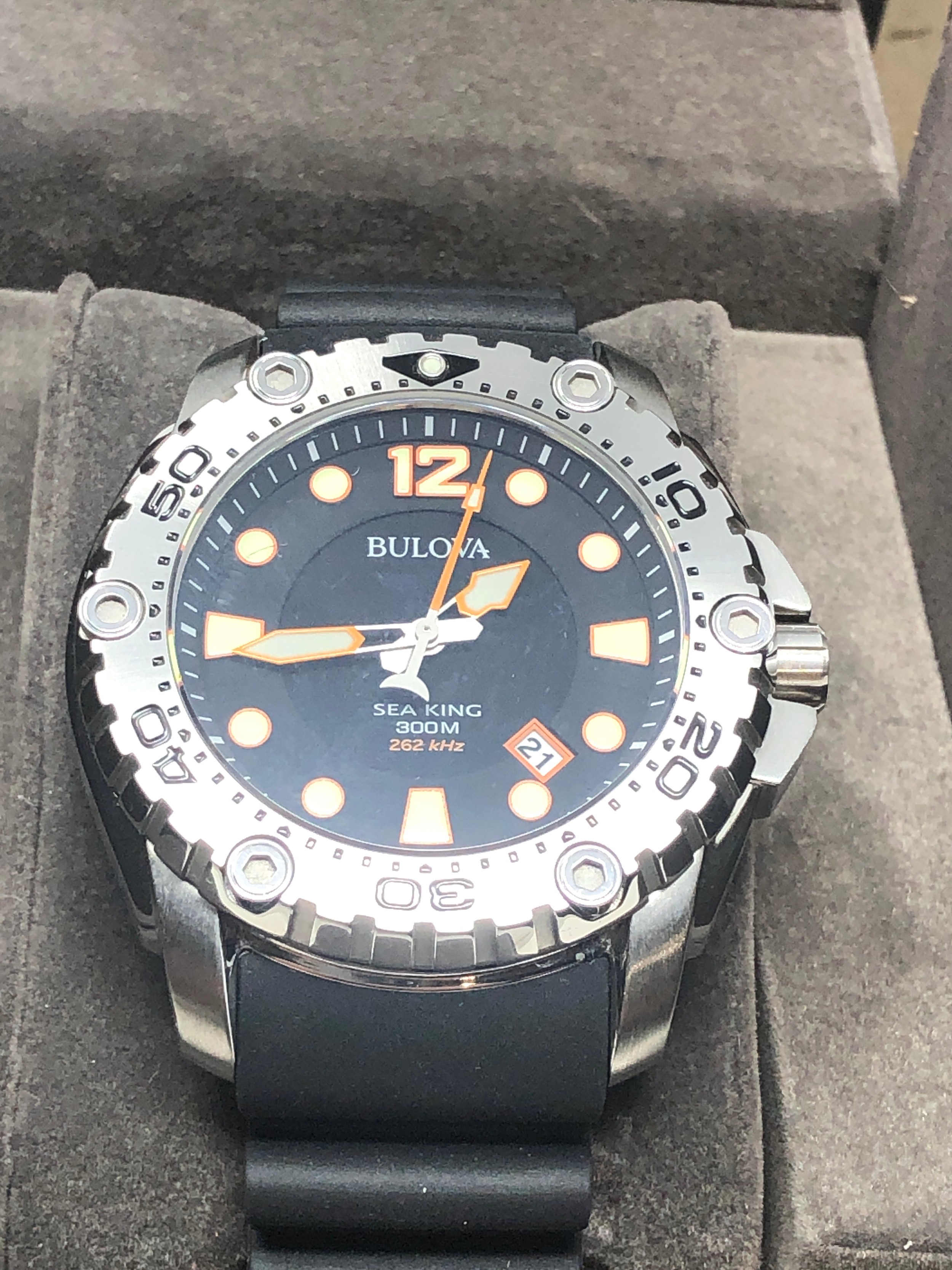 Boxed Gents 300m divers Bulova sea king quartz wristwatch the watch is ticking - Image 2 of 4