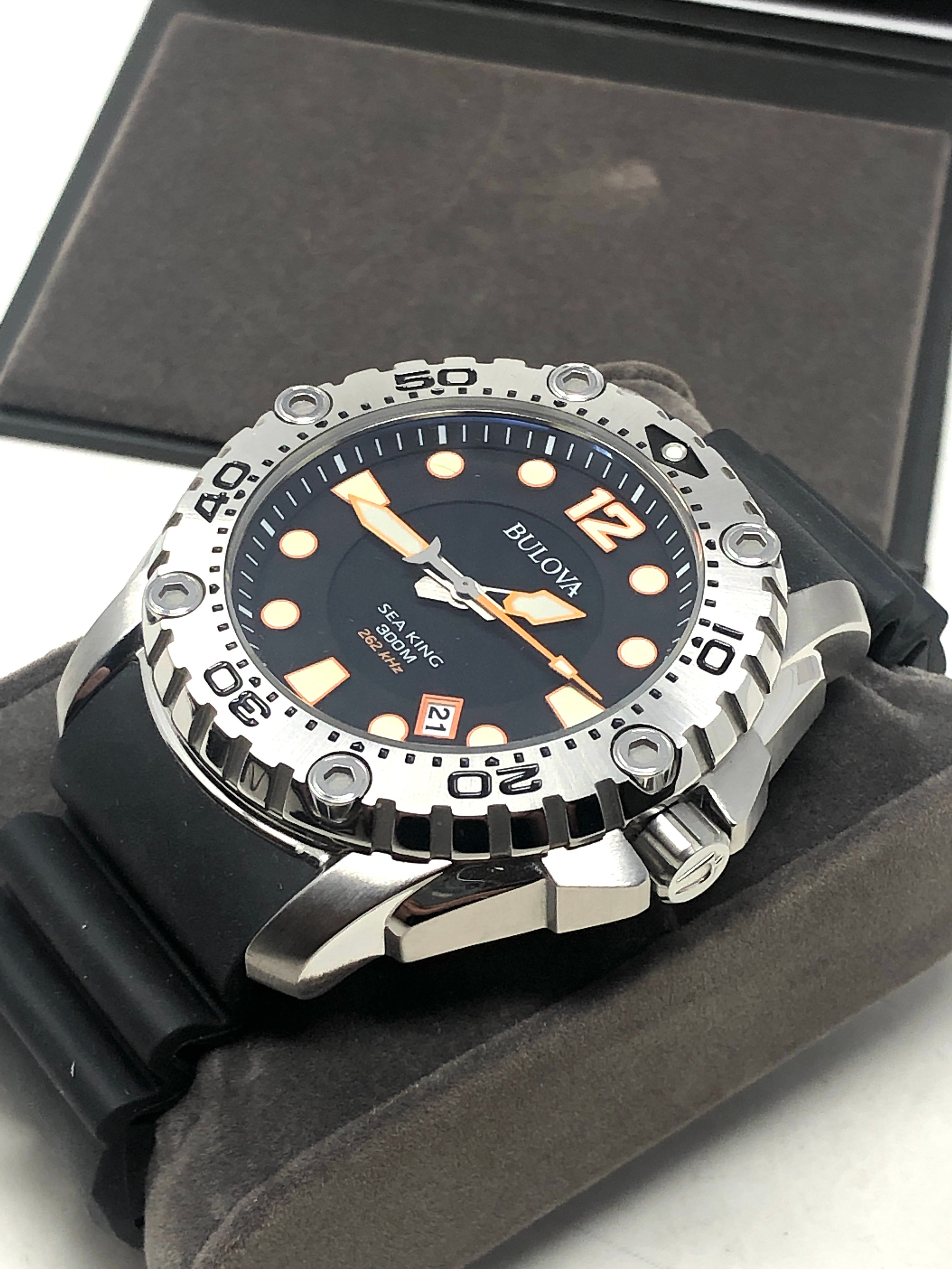 Boxed Gents 300m divers Bulova sea king quartz wristwatch the watch is ticking - Image 3 of 4