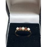 9ct gold garnet & pearl ring weight 1.9g