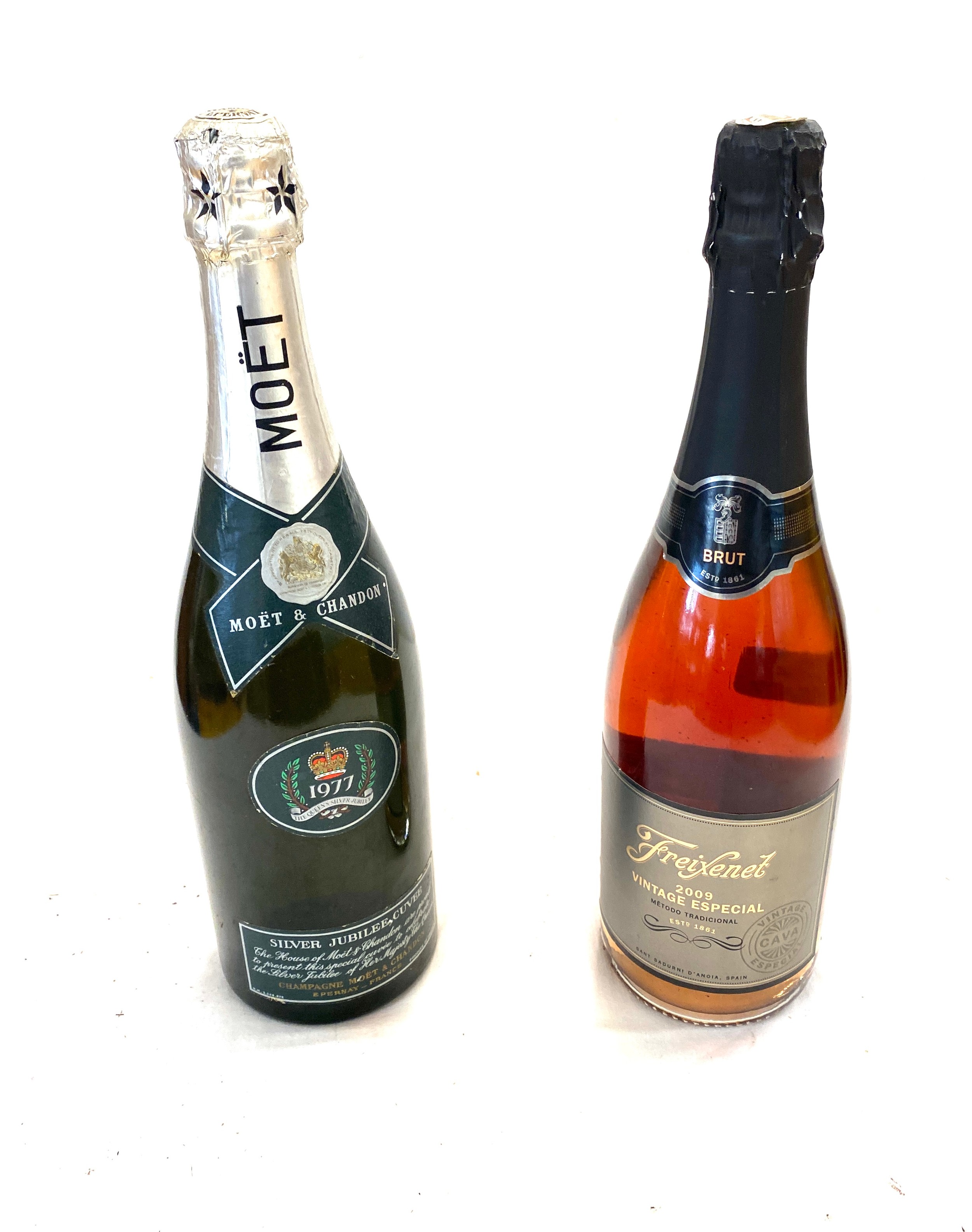 Bottle of sealed Moet and Chandon 1977, The queens silver jubille, Freixenet sealed bottle - Image 3 of 5