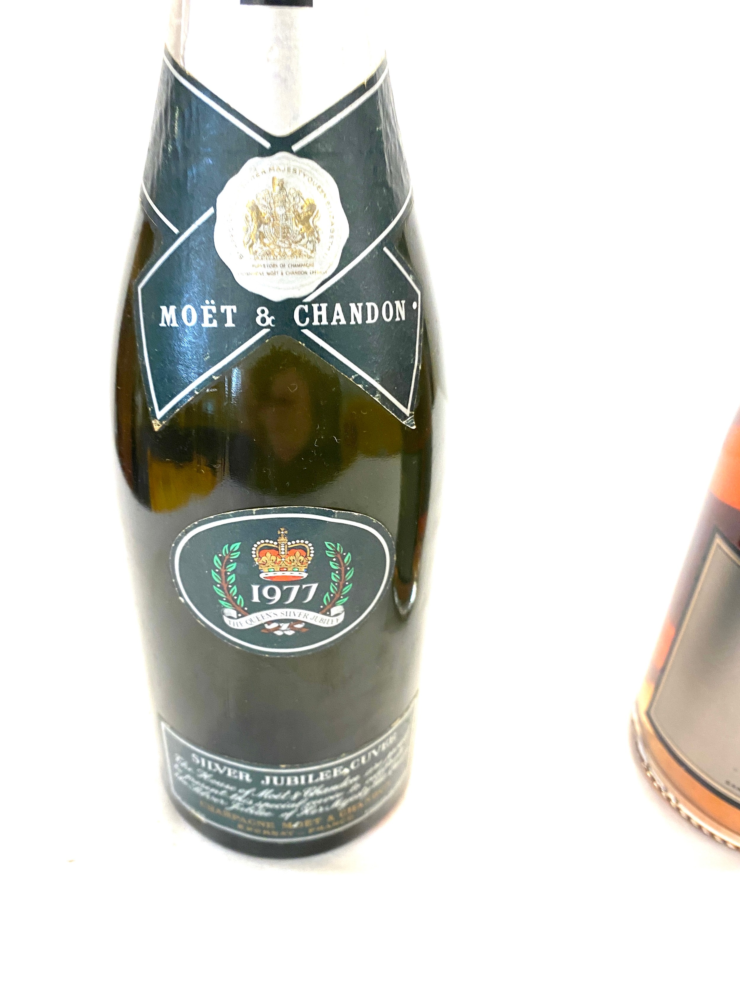 Bottle of sealed Moet and Chandon 1977, The queens silver jubille, Freixenet sealed bottle - Image 4 of 5