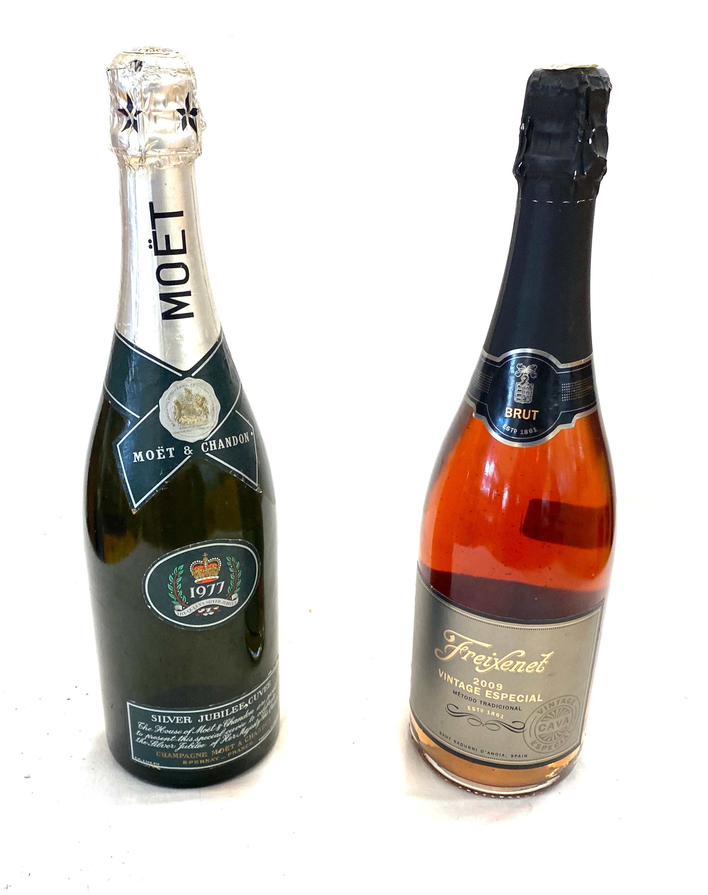 Bottle of sealed Moet and Chandon 1977, The queens silver jubille, Freixenet sealed bottle - Image 2 of 5