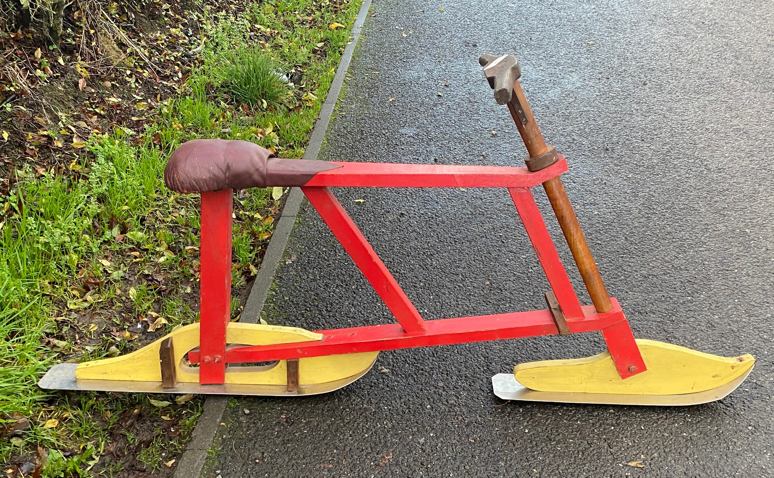 Vintage wooden ski bike 57 inches long and 27 inches high - Image 2 of 3