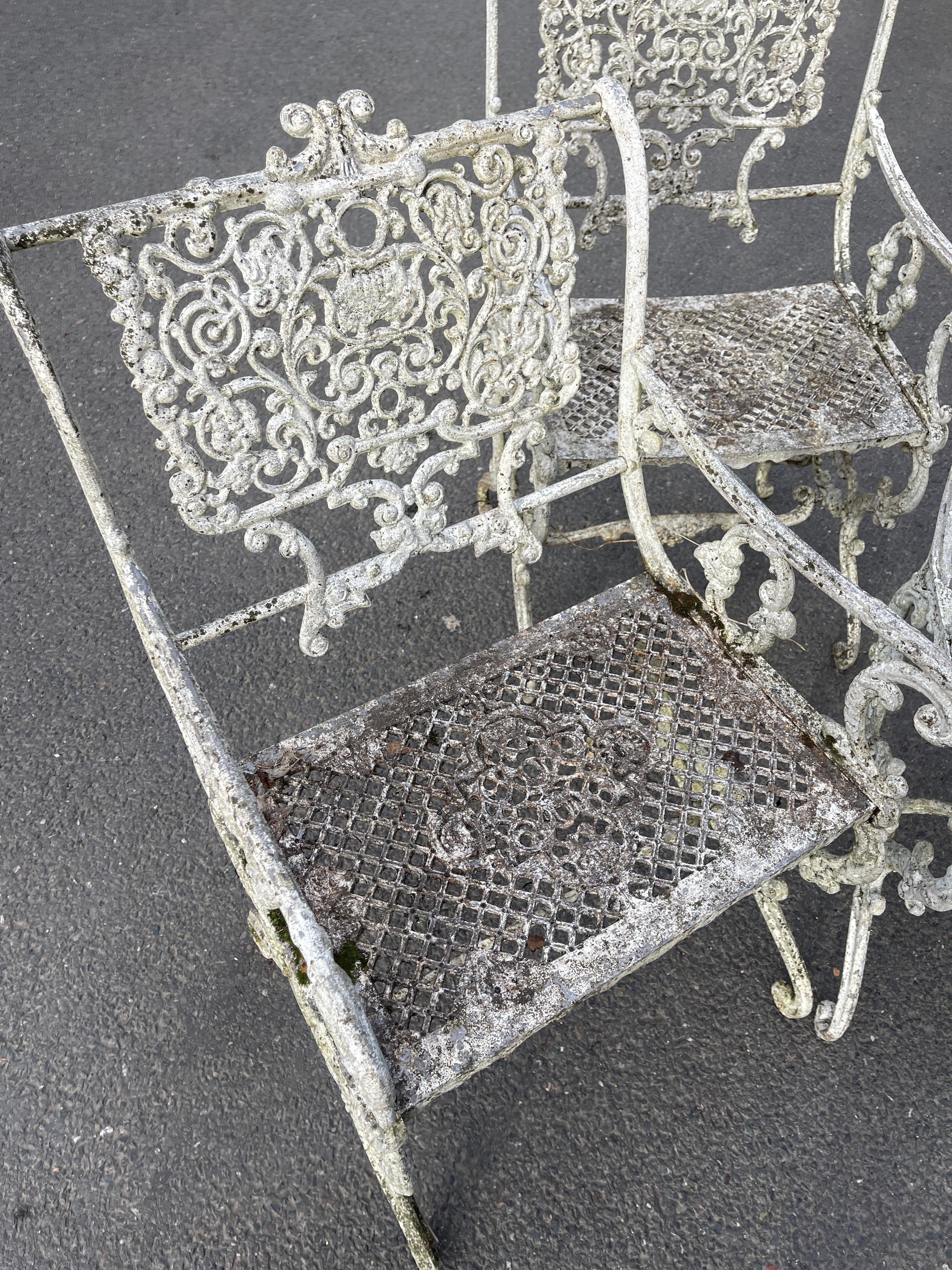Three vintage iron garden chairs - Image 2 of 4