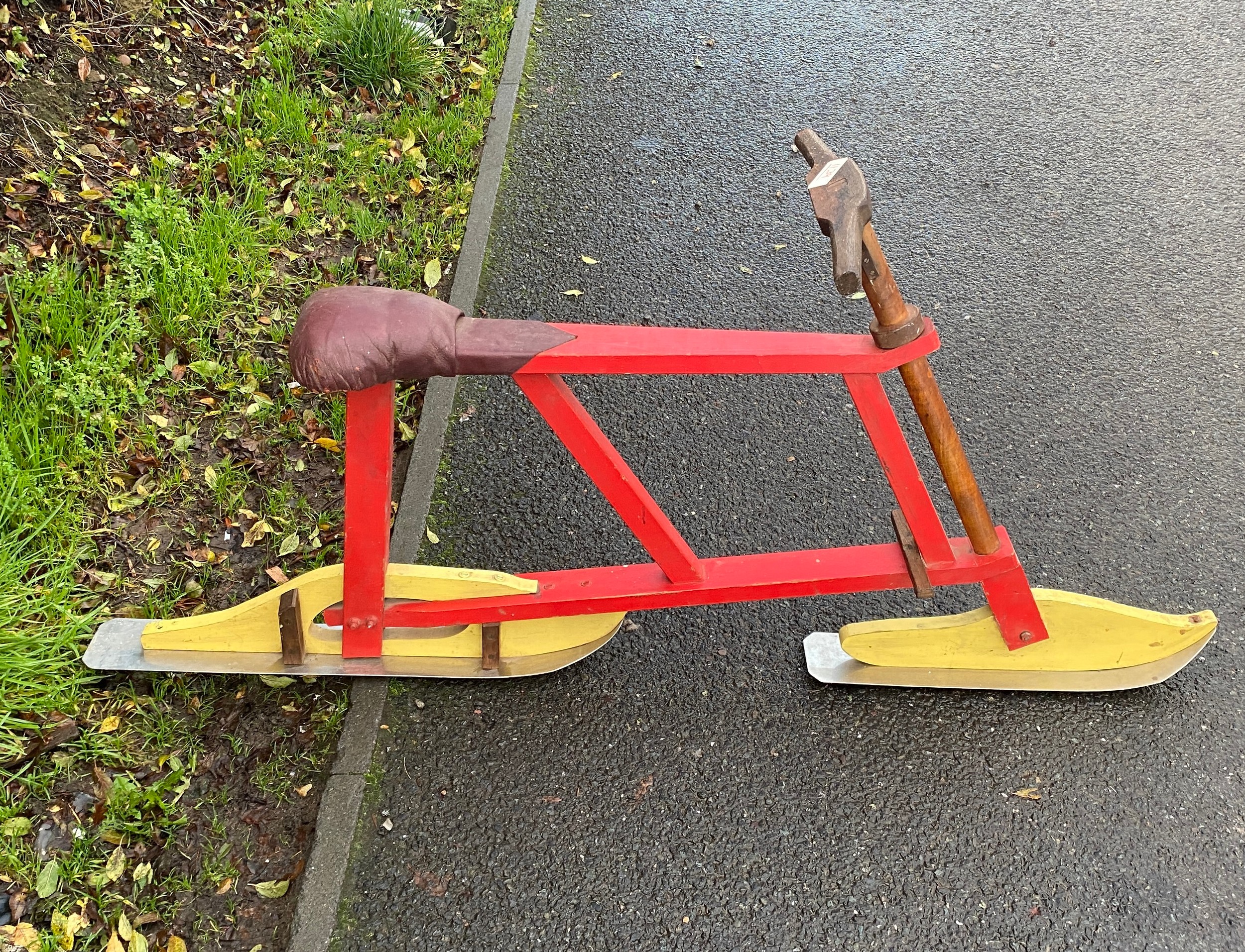 Vintage wooden ski bike 57 inches long and 27 inches high - Image 3 of 3