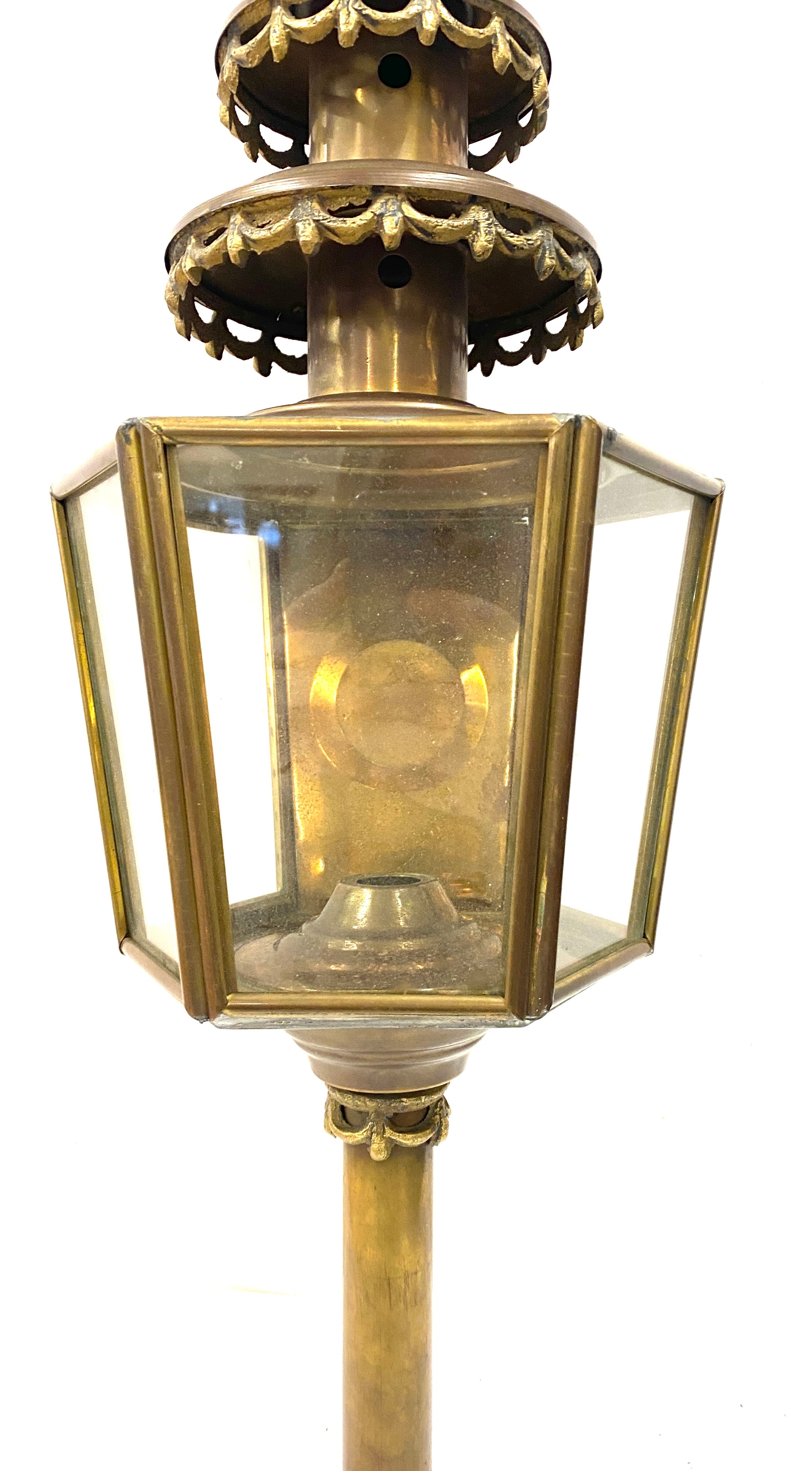 Vintage brass outdoor carriage light, height 26 inches - Image 4 of 6