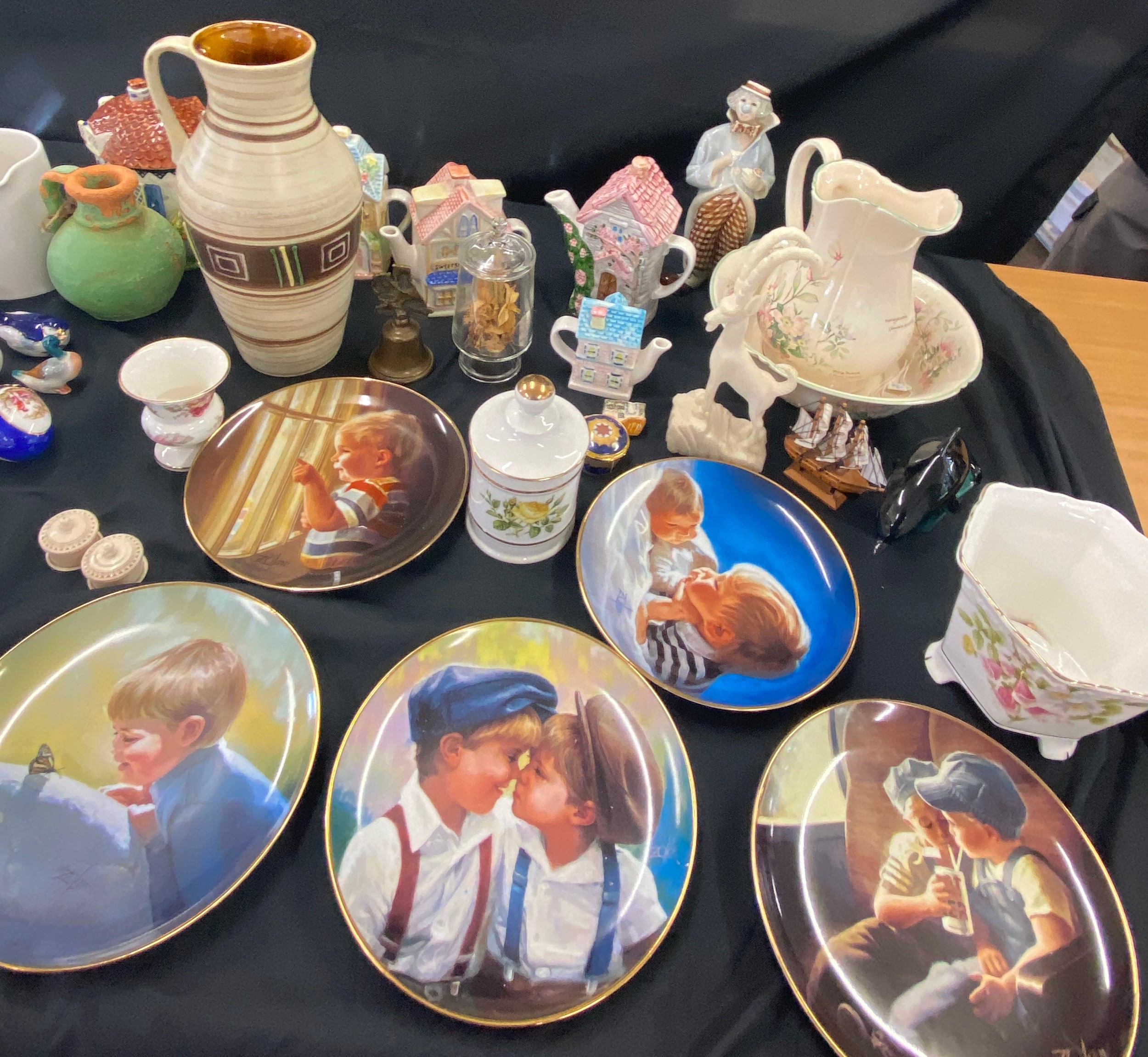 Large selection of assorted pottery to include collectors plates, vases, teapots etc - Image 5 of 5