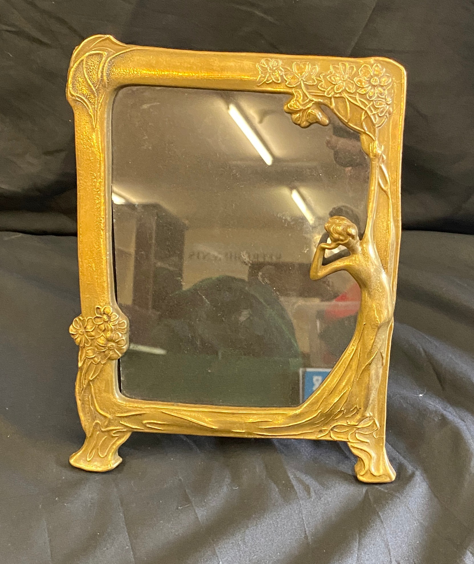 Vintage ornate brass lady picture frame, measures approx 10 inches by 7inches wide - Image 2 of 4