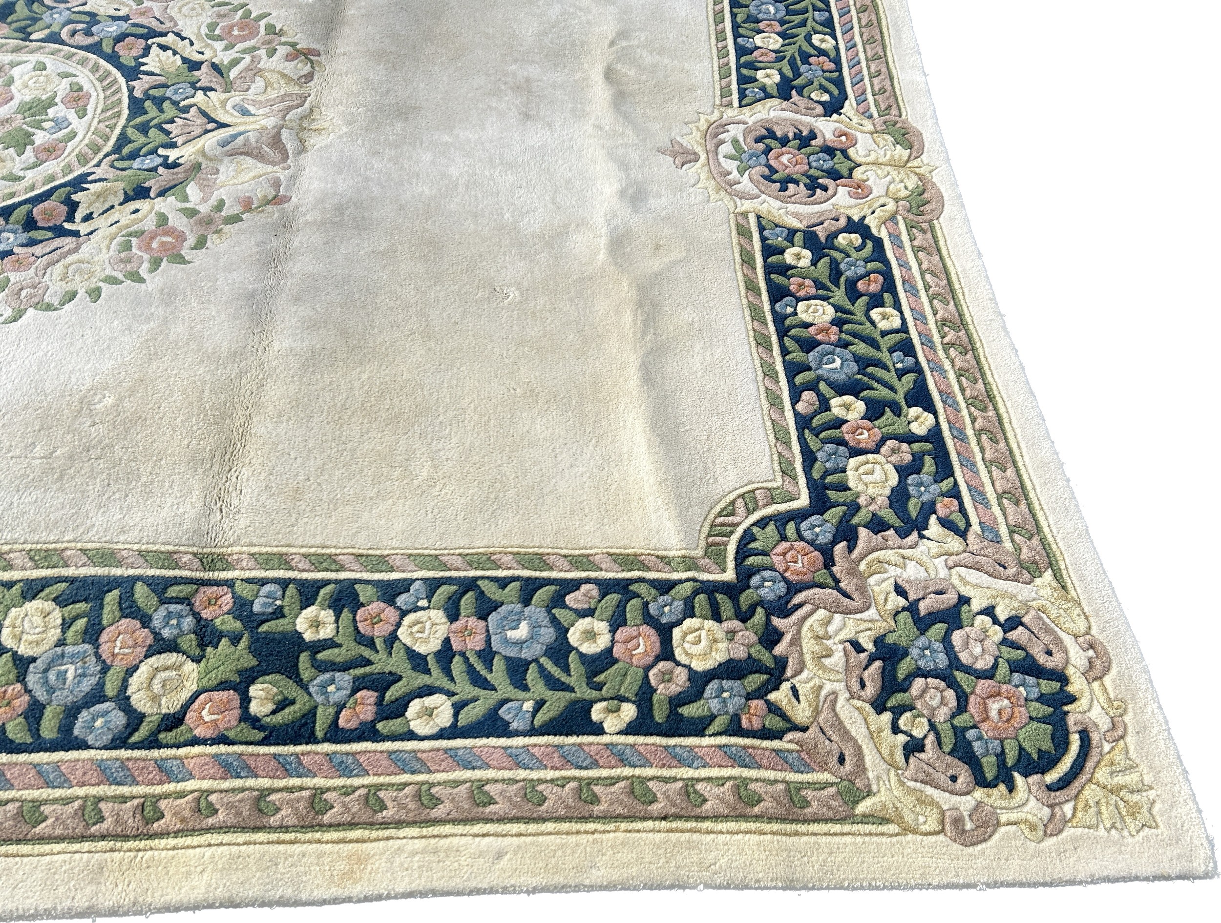 Large cream coloured patterned lounge rug, approximate measurements: 143 x 107 inches - Image 2 of 3