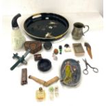 Tray of assorted collectable pieces