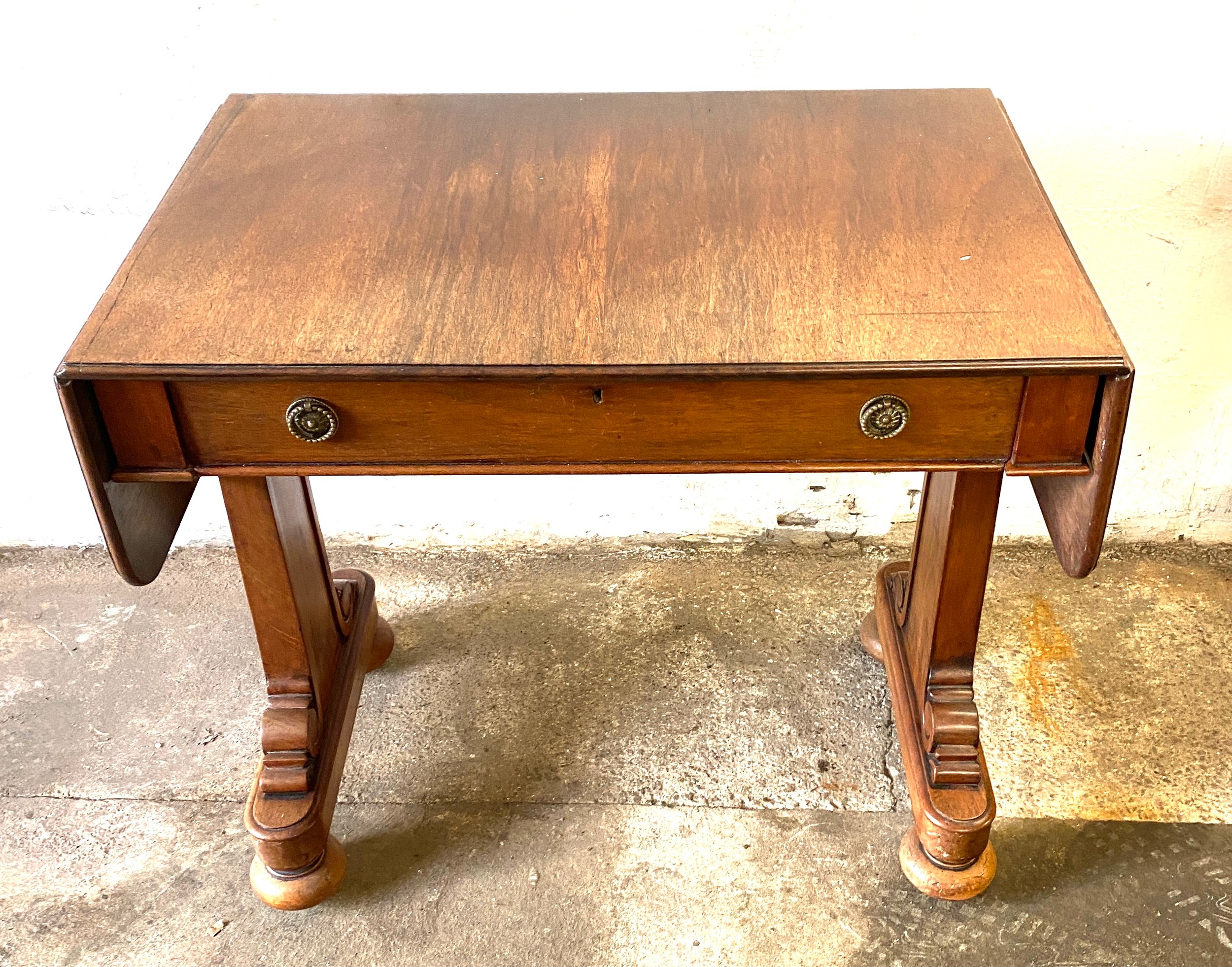 Antique 1 drawer Mahogany sofa table measures approx 29 inches 20.5 inches wide 31incehs long