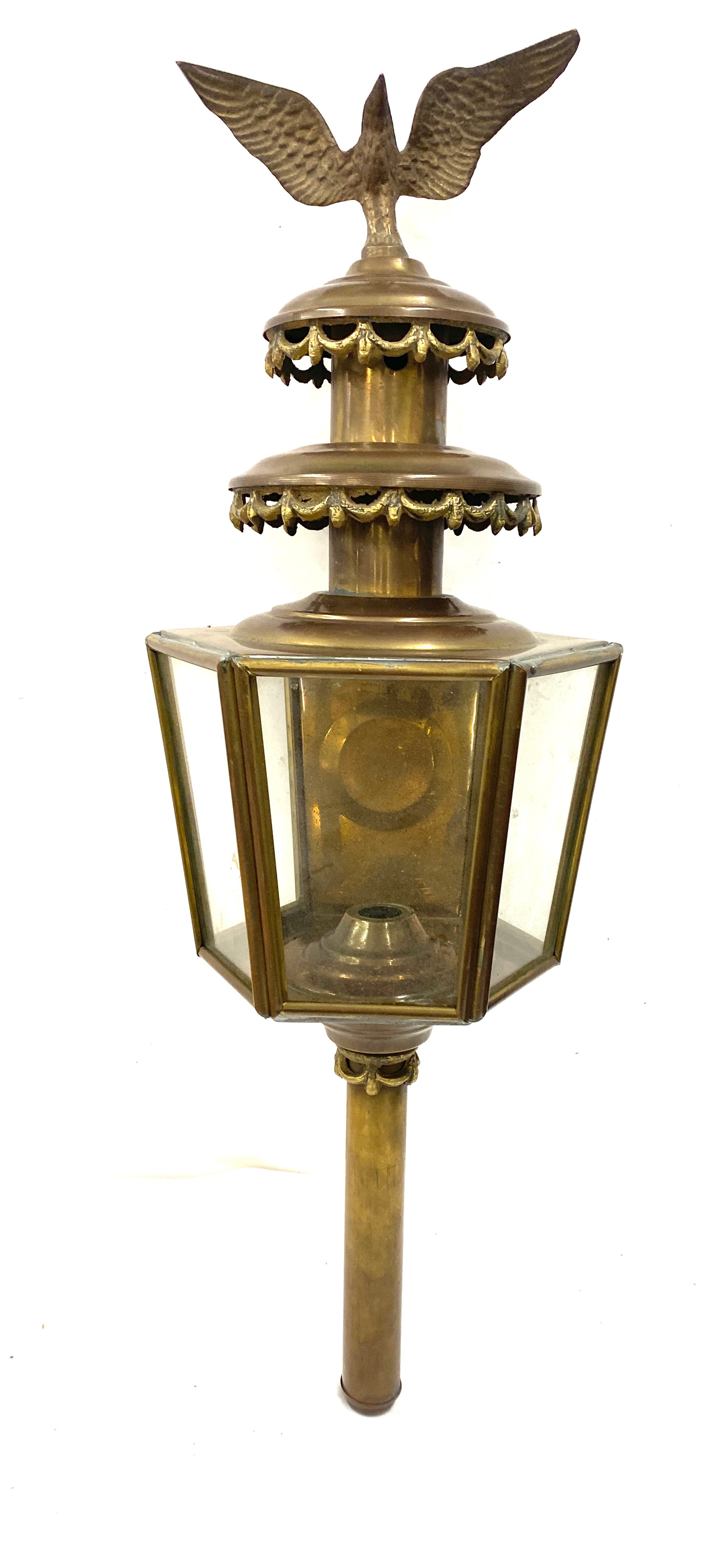 Vintage brass outdoor carriage light, height 26 inches - Image 2 of 6