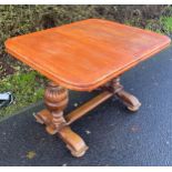 Oak draw leaf table with bulbous legs