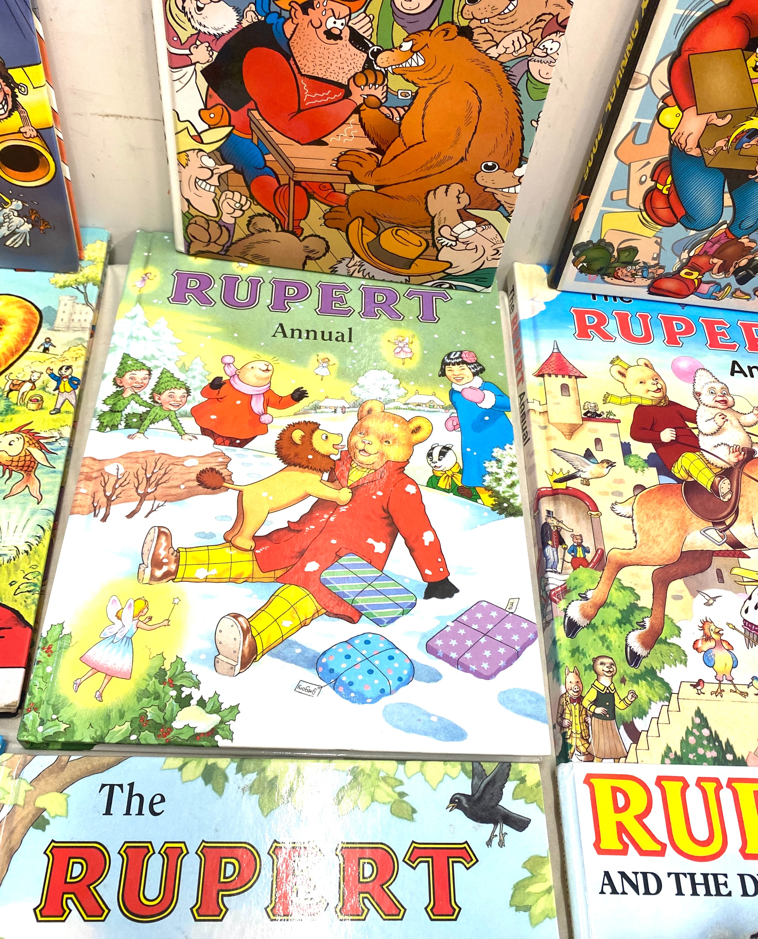 Selection of vintage annuals to include Rupert bear, The Dandy - Image 9 of 11