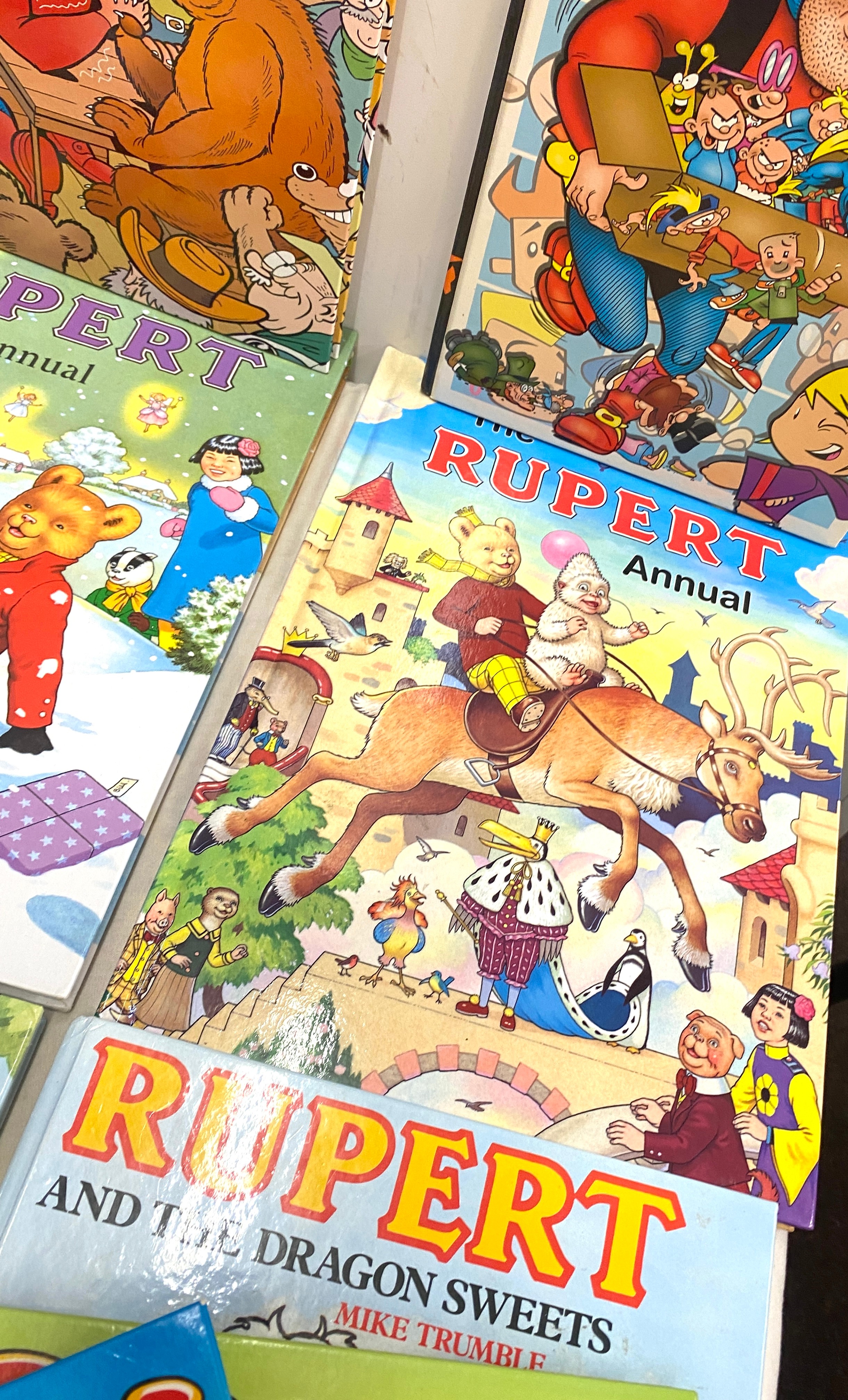 Selection of vintage annuals to include Rupert bear, The Dandy - Image 8 of 11