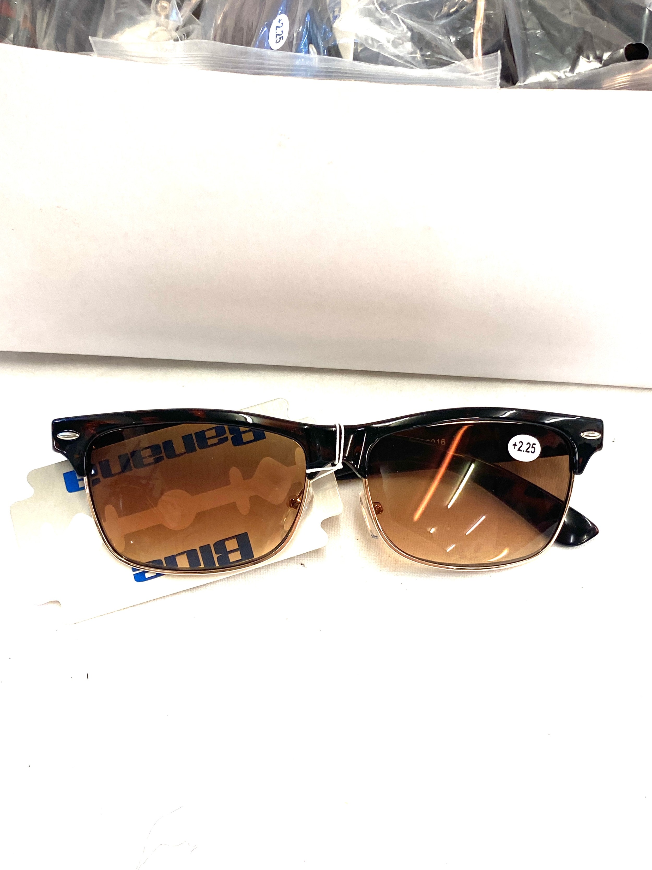 Selection of new in packaging Blue banana magnifying sunglasses - Bild 2 aus 3