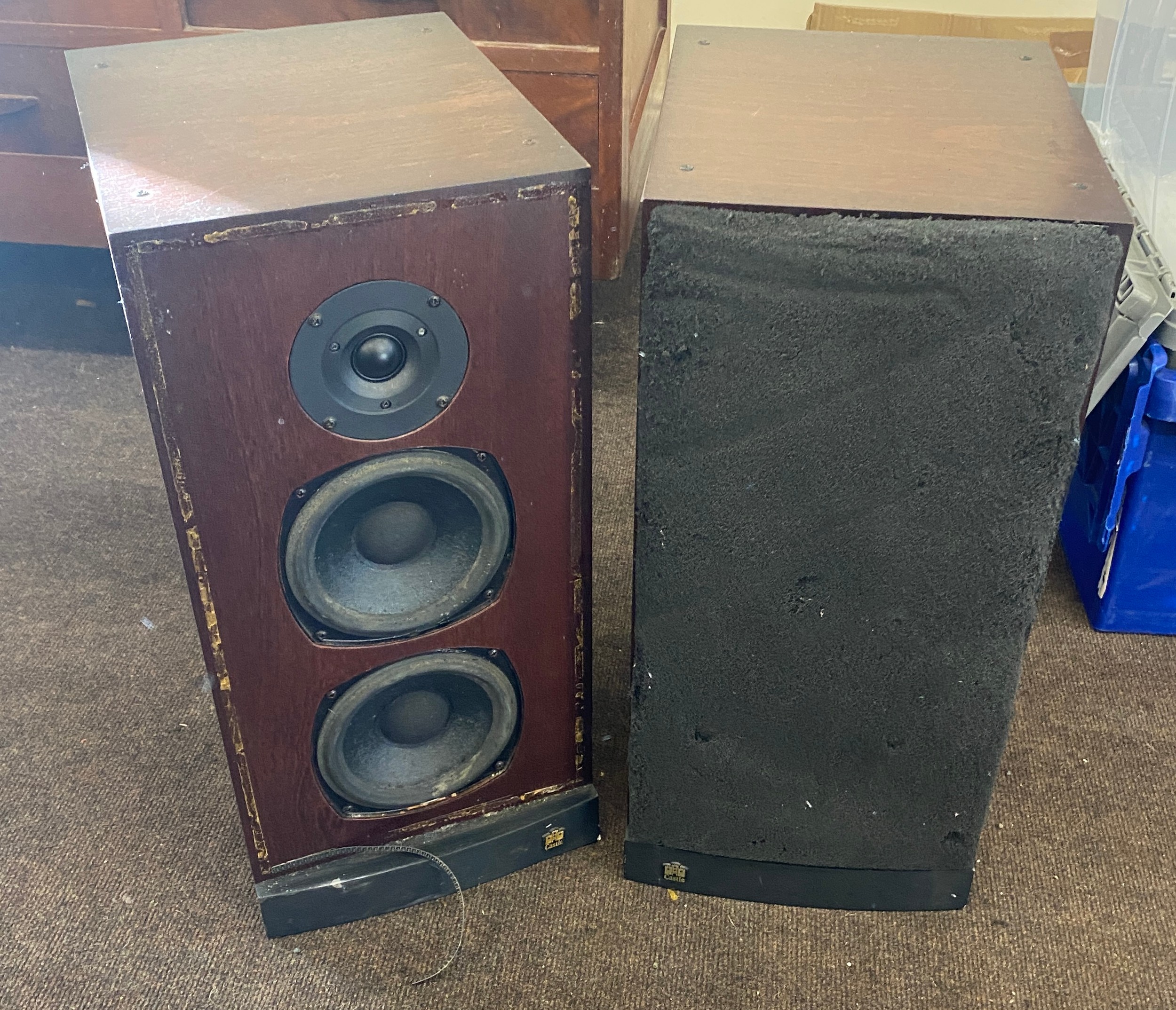 Set of vintage castle speakers - Image 3 of 3