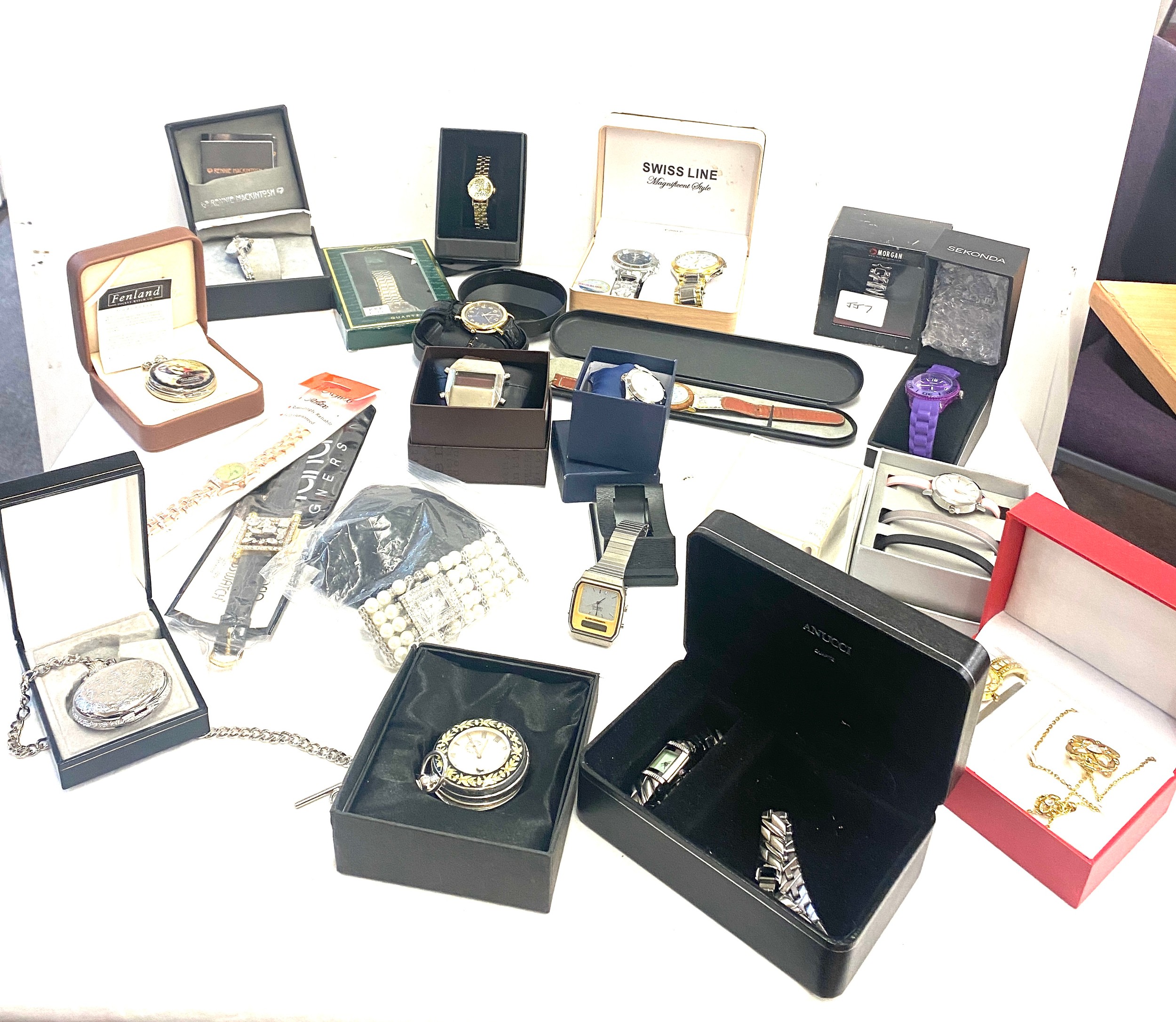 Large selection of assorted watches and boxed watches - Bild 10 aus 10