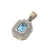 9ct gold topaz & diamond pendant weight 1.8g