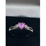 9ct white gold diamond & pink sapphire ring weight 1.5g