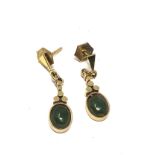 9ct gold jade drop earrings measure approx 2.8cm drop weight 3g