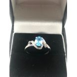 9ct white gold topaz & stone set ring weight 2.1g