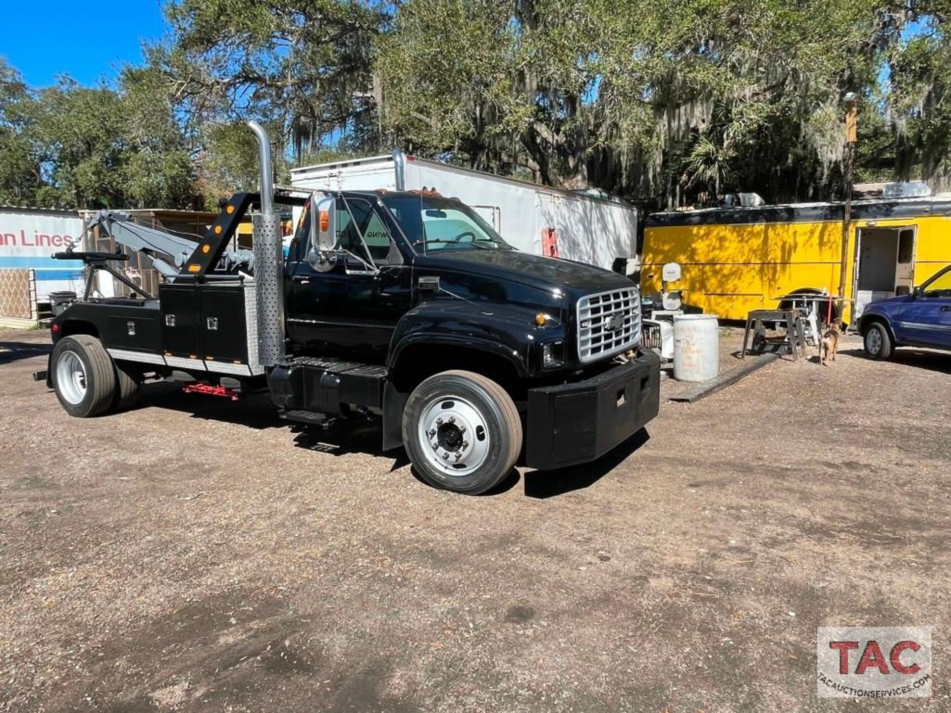 2001 Chevrolet C6500 Tow Truck - Image 3 of 40