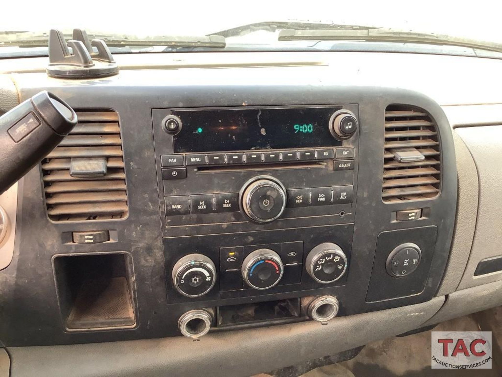 2007 Chevrolet 3500HD 4x4 Flat Bed - Image 20 of 36