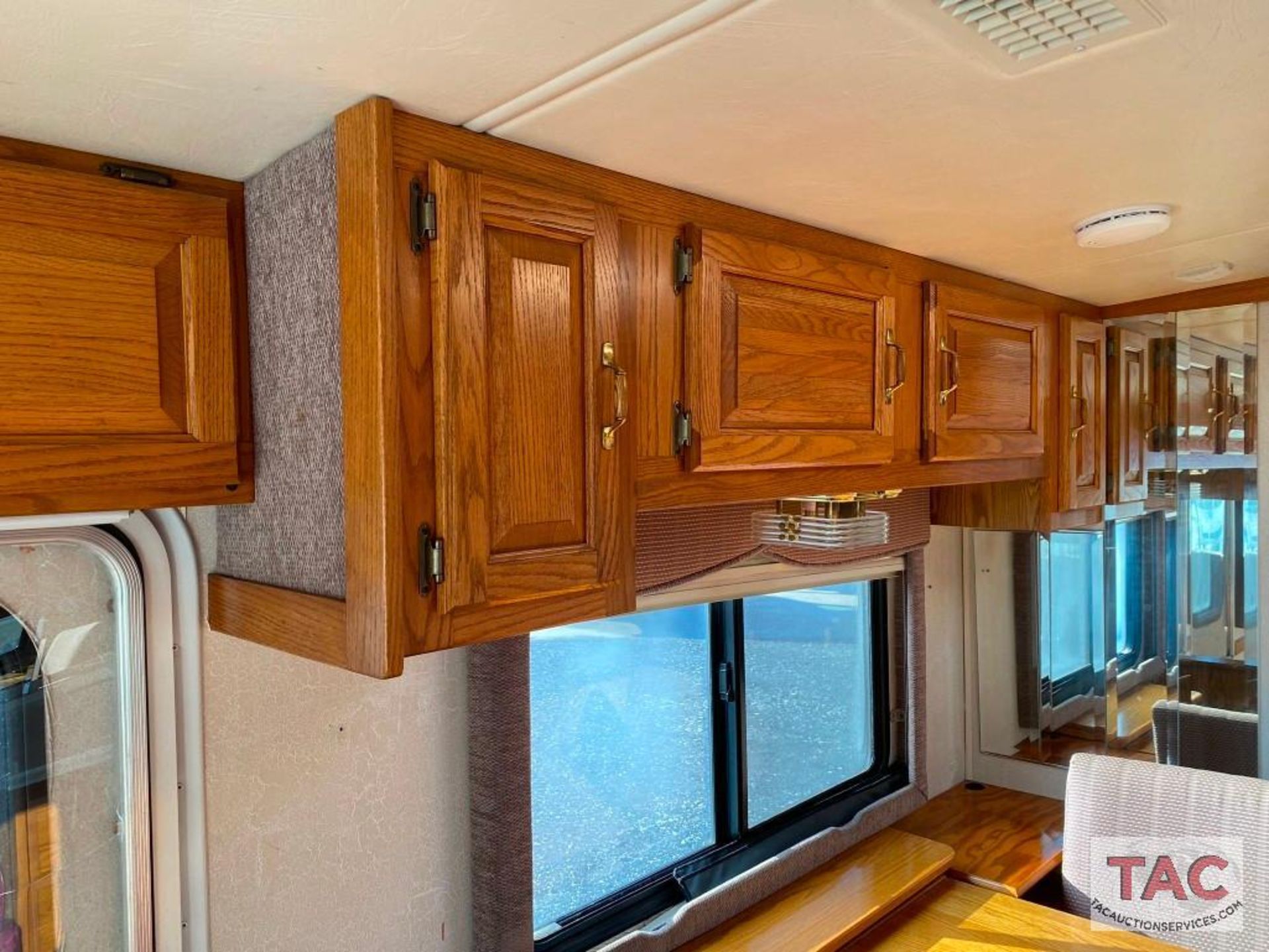 1999 Airstream Land Yacht XL 355 Motor Home - Image 36 of 79