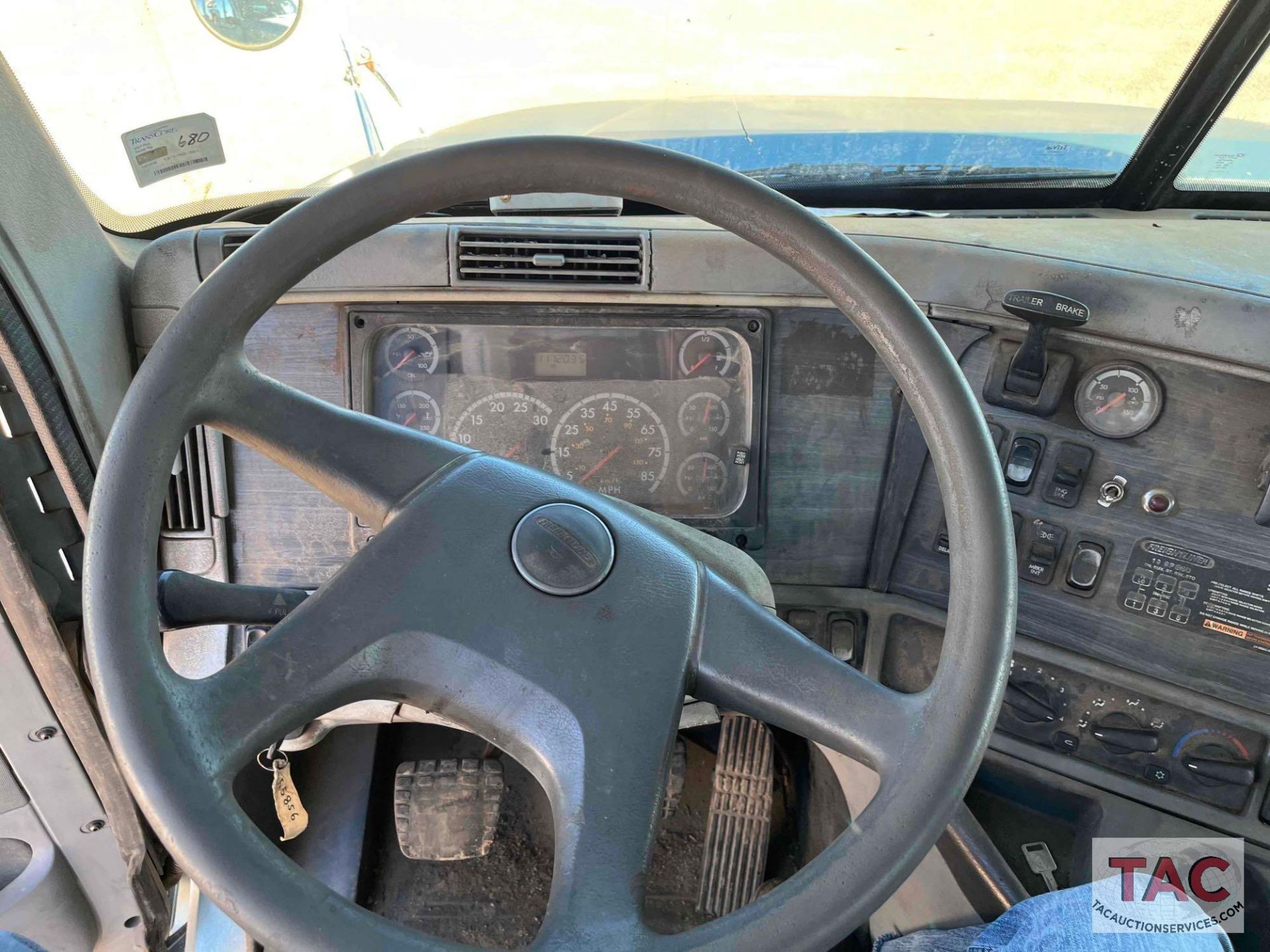 2006 Freightliner Columbia Day Cab - Image 20 of 51