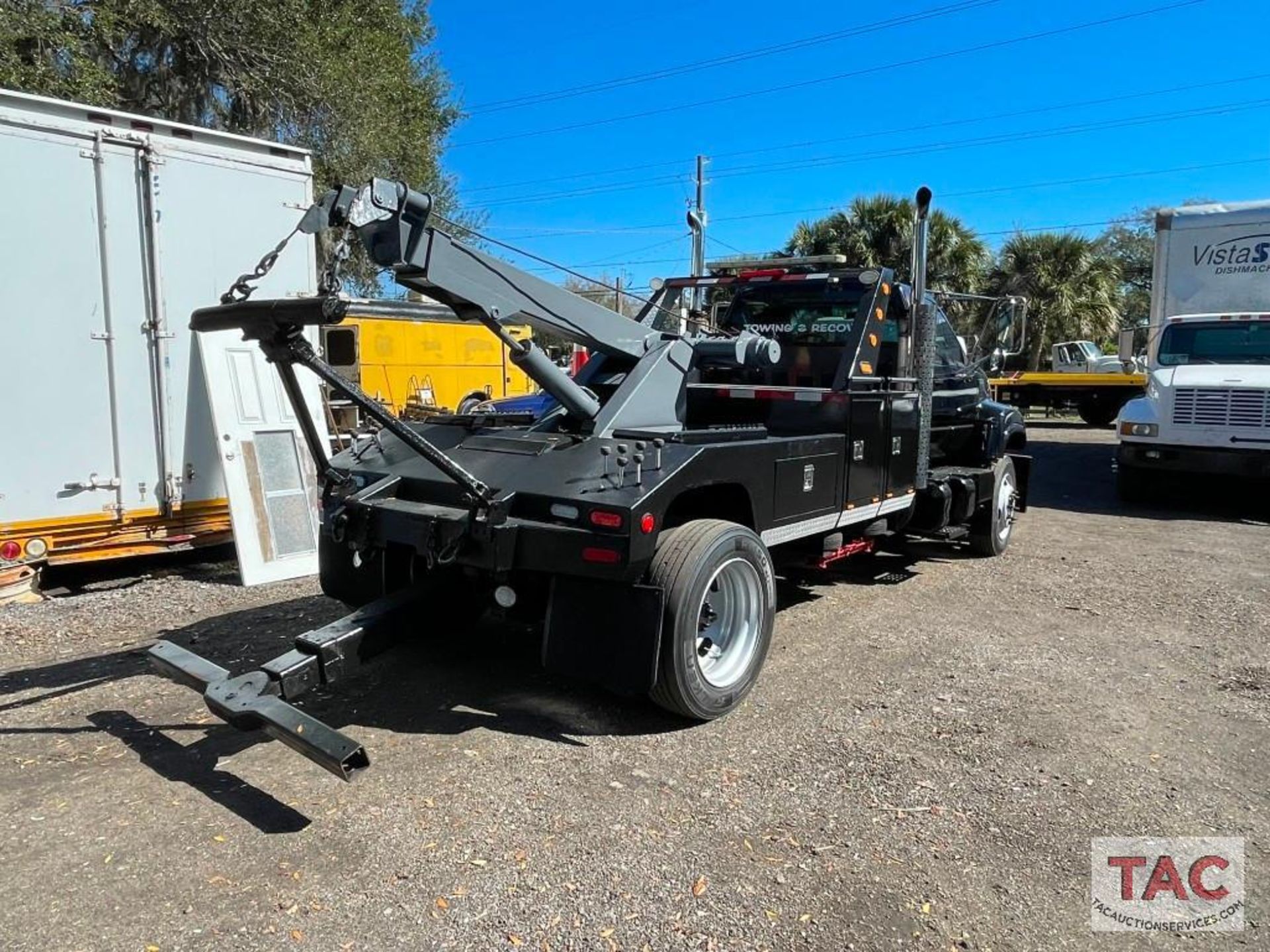 2001 Chevrolet C6500 Tow Truck - Image 5 of 40