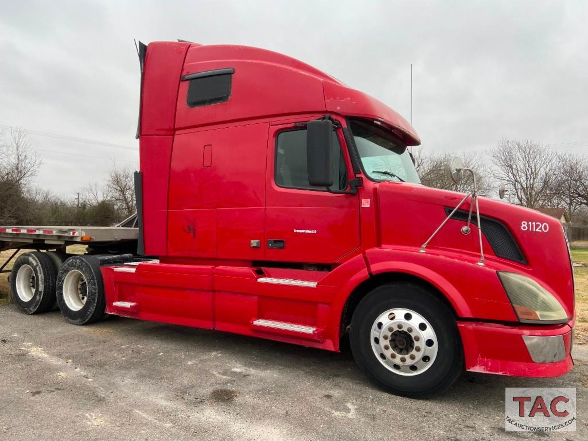 2011 Volvo VNL Sleeper - Image 3 of 46