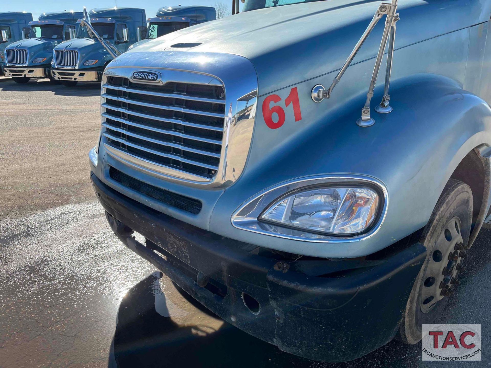 2006 Freightliner Columbia Day Cab - Image 7 of 51