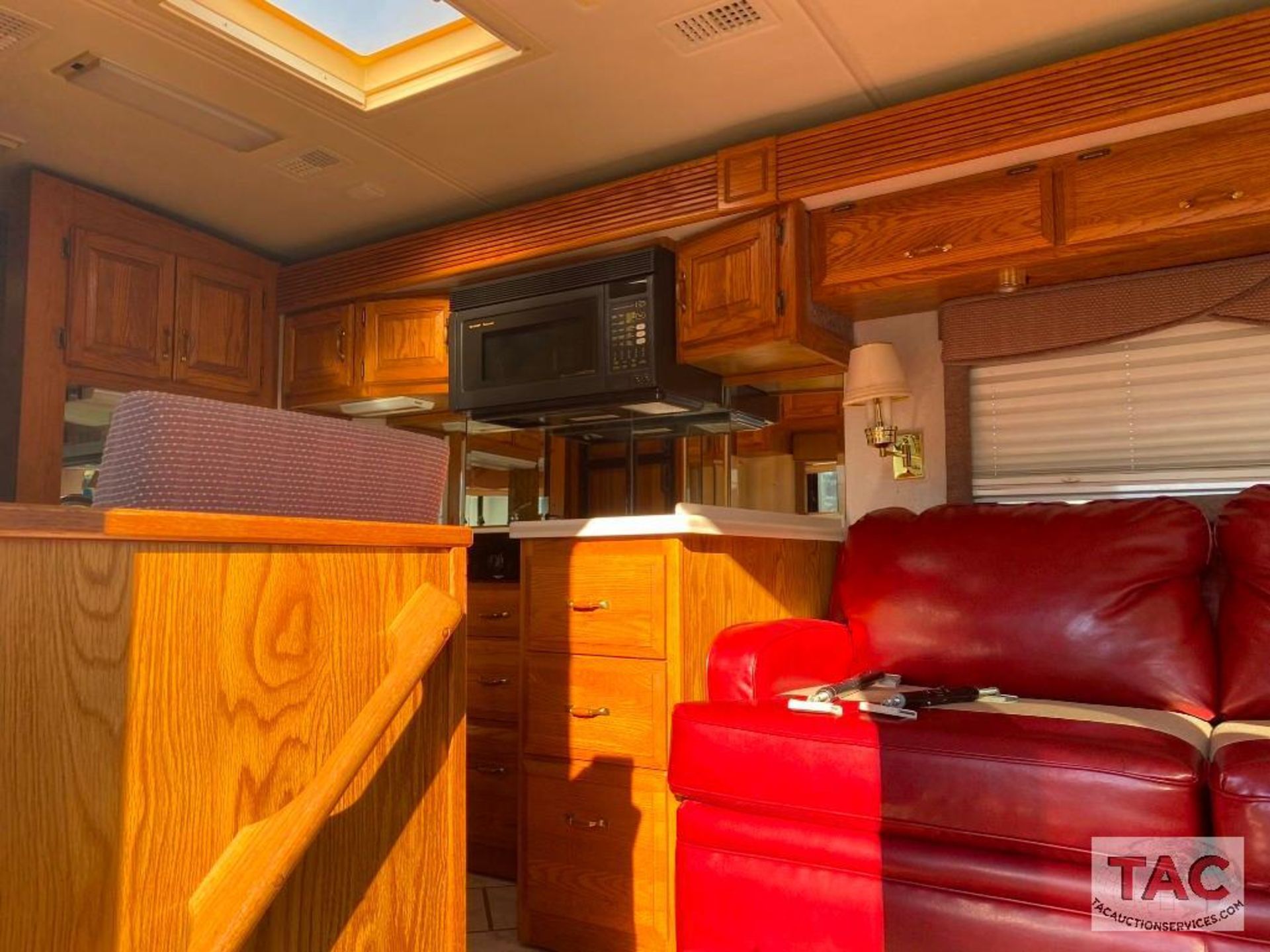 1999 Airstream Land Yacht XL 355 Motor Home - Image 32 of 79
