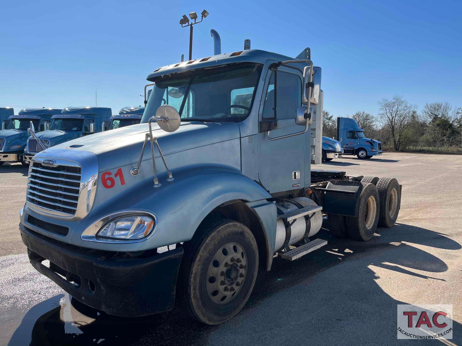 2006 Freightliner Columbia Day Cab