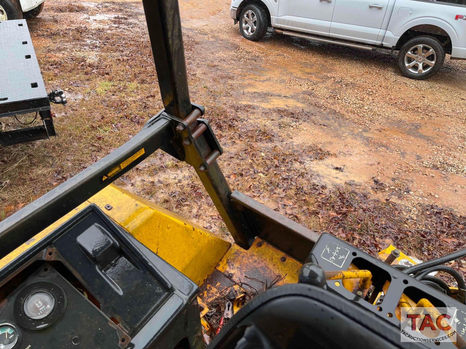 John Deere 310C Backhoe - Image 15 of 33