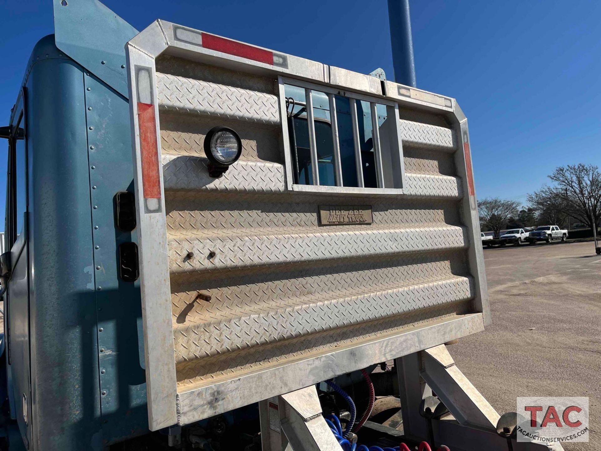 2006 Freightliner Columbia Day Cab - Image 10 of 51