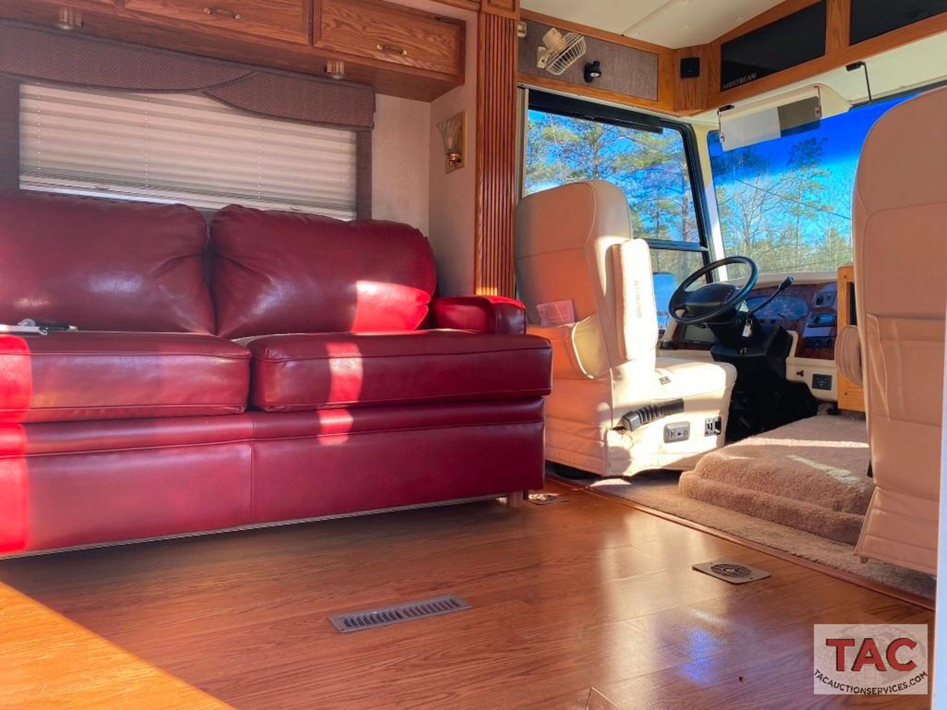 1999 Airstream Land Yacht XL 355 Motor Home - Image 31 of 79