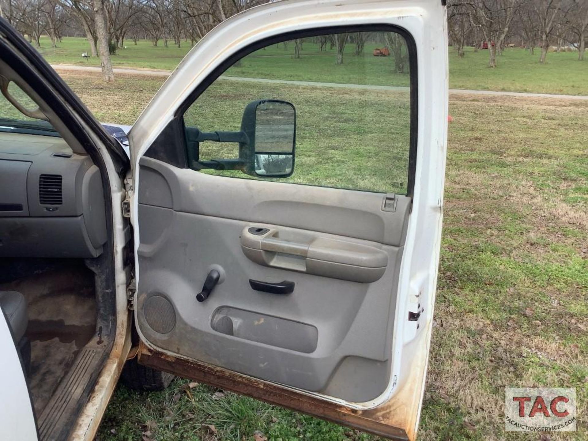 2007 Chevrolet 3500HD 4x4 Flat Bed - Image 25 of 36