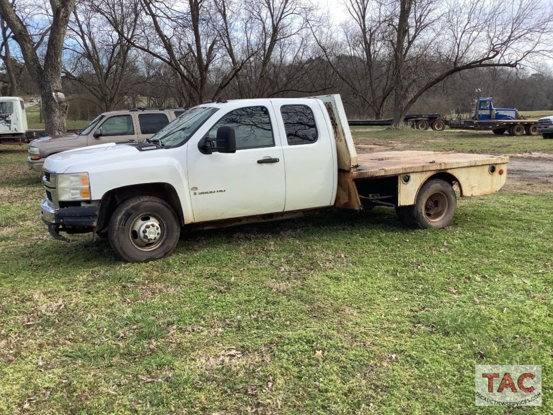 2007 Chevrolet 3500HD 4x4 Flat Bed - Image 10 of 36