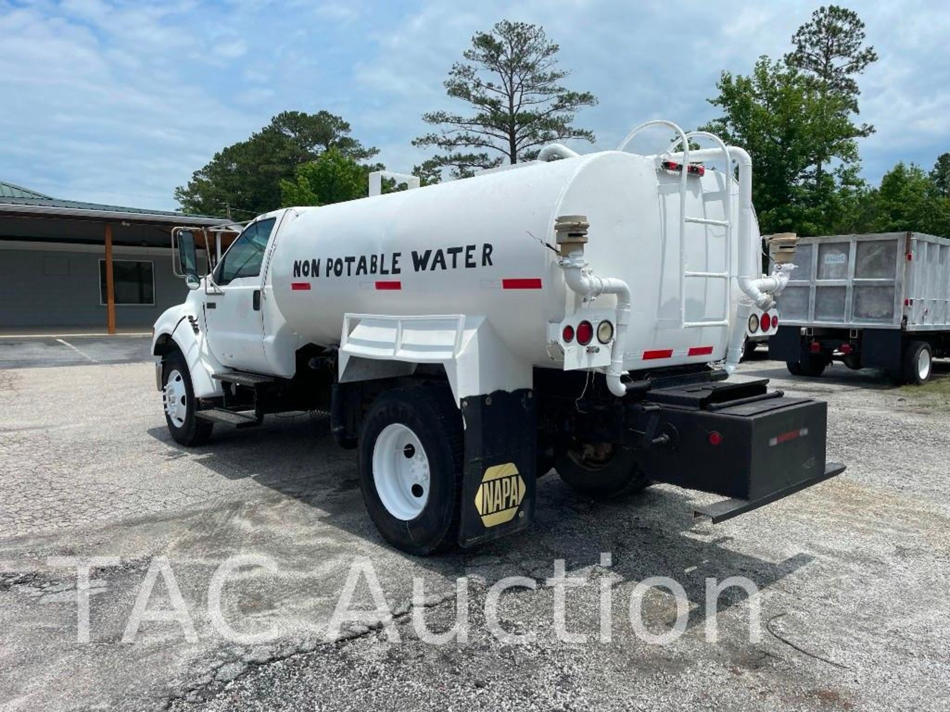 2005 Ford F-750 Single Axle Water Truck - Image 3 of 70