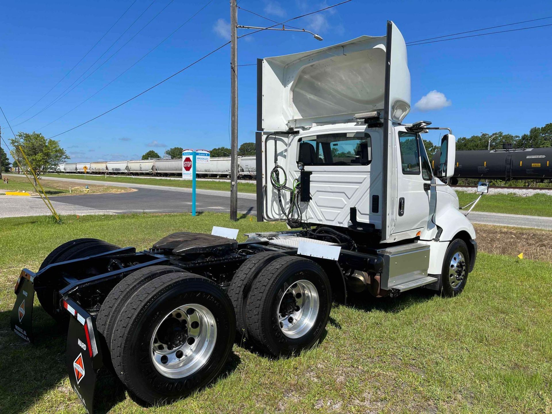 2017 International ProStar Day Cab - Image 6 of 33